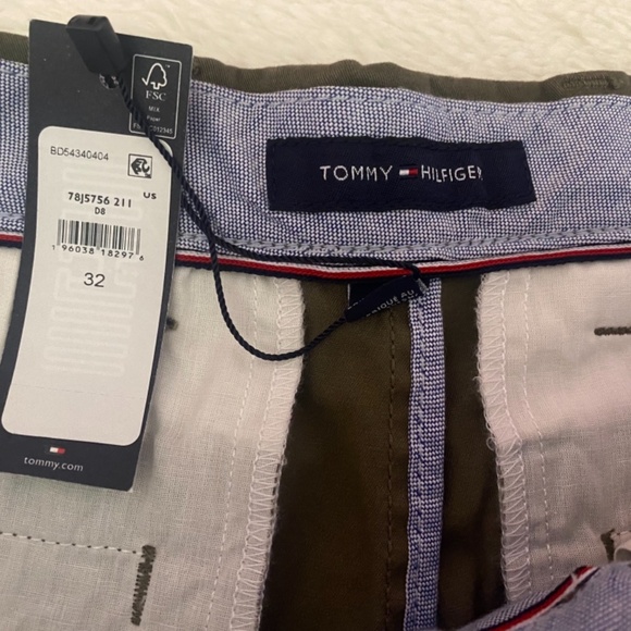 Tommy Hilfiger Belted Shorts - Picture 2 of 9